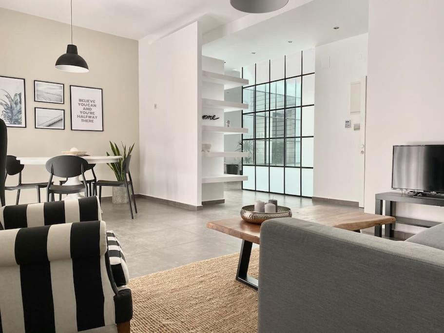 3-Bedroom Central, Spacious And Bright Apartment. Heraklion  Exterior photo